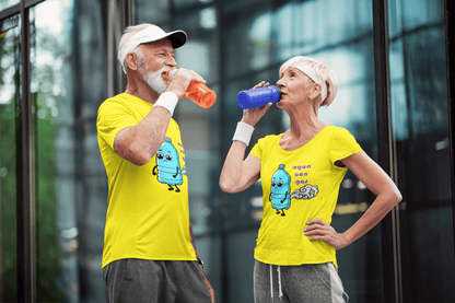 Camiseta "Agua con Gas" - ¡Lleva el humor burbujeante a donde vayas!

Si eres de los que disfrutan con el humor visual y las bromas ingeniosas, la camiseta "Agua con Gas" es perfecta para ti. Con un diseño simpático que hará reír a cualquiera, esta camiseta se convertirá en tu favorita para cualquier ocasión casual. Ideal para quienes aman las bebidas con burbujas y, por supuesto, las risas.

Características de la camiseta:
100% algodón, suave y ligera, ideal para el día a día.
Divertido diseño que muestra 