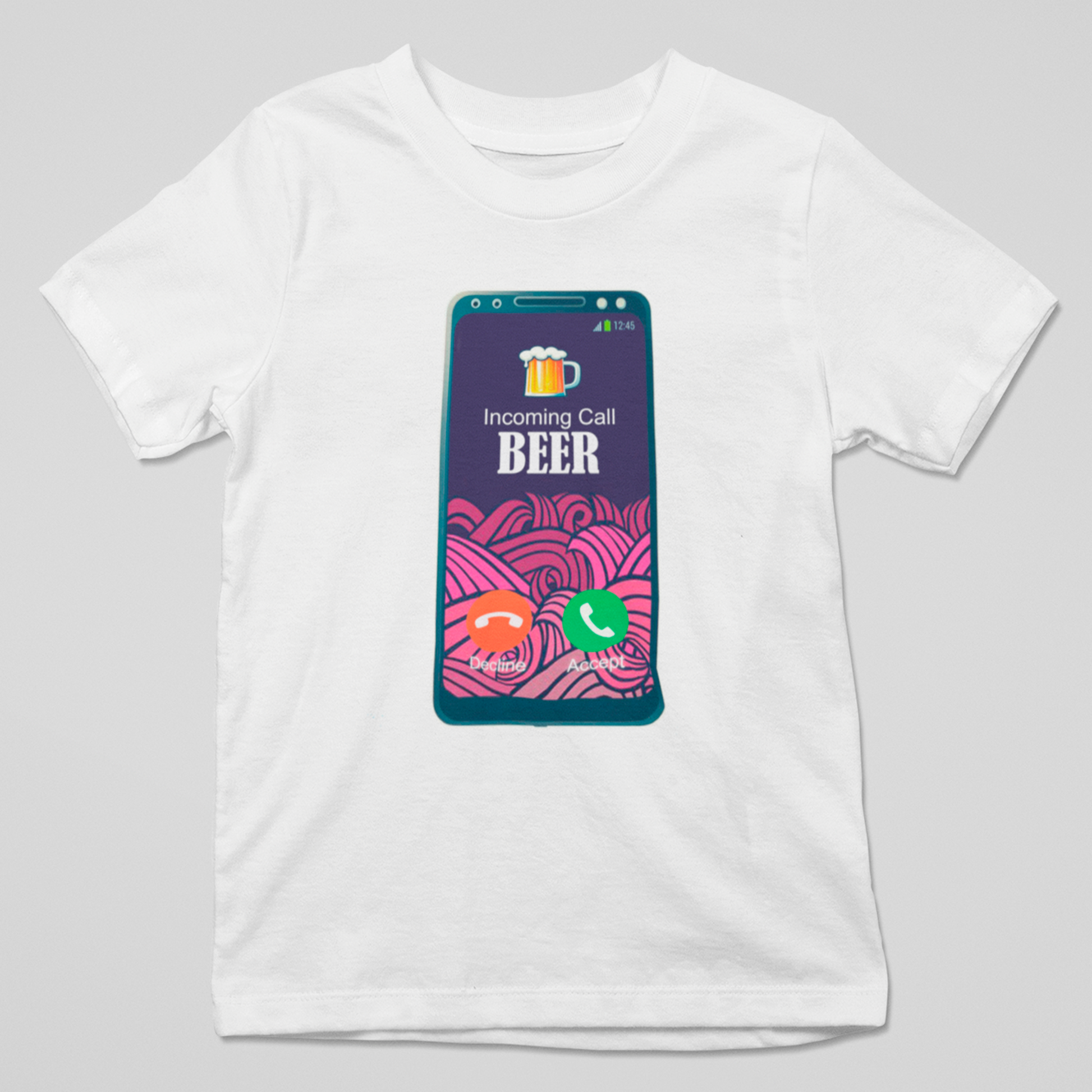 Camiseta "Incoming Call Beer" - Para los que nunca rechazan una cerveza

¡La llamada que siempre querrás contestar! Si eres de los que no pueden decir "no" a una buena cerveza fría, la camiseta "Incoming Call Beer" es justo lo que necesitas. Con un diseño divertido que imita una llamada entrante de tu bebida favorita, esta camiseta es el regalo perfecto para los amantes de la cerveza y del buen humor.

Características de la camiseta:
100% algodón, suave y cómoda para cualquier ocasión.
Divertido diseño con 