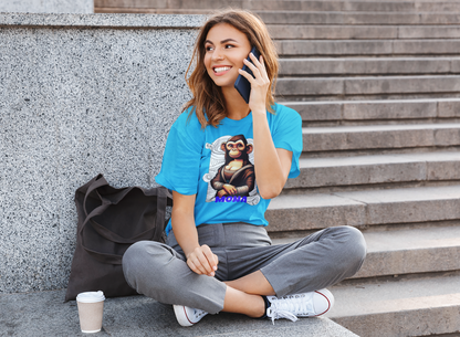 Camiseta "Mona": La Mona Lisa con un Toque Divertido